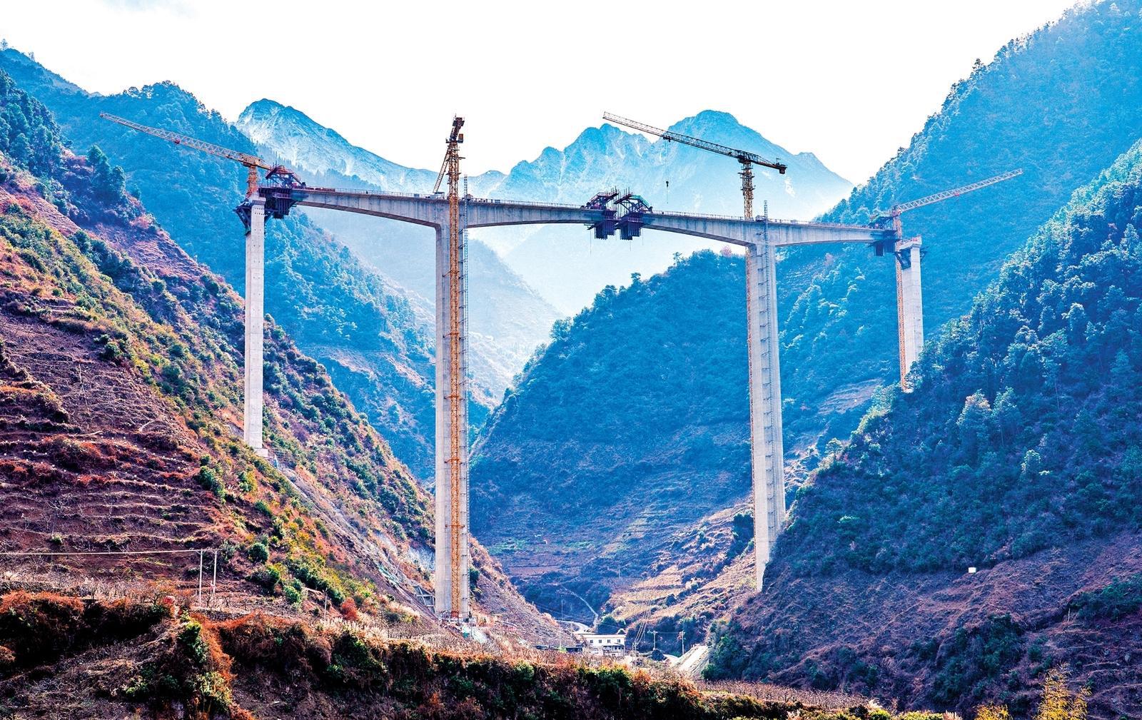 成达万高铁渠江特大桥成功合龙